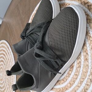 Austin Trading Co Womans Army Green Casual Sneakers, Size 8.5